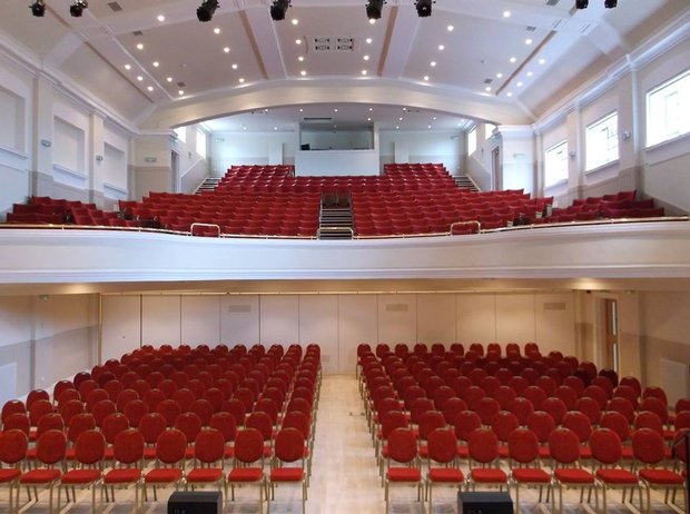 Lanark Memorial Hall (17–21 St Leonards Street, Lanark)