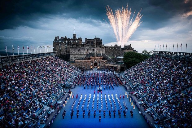 Edinburgh Castle Tattoo 2024: Nếu bạn đang tìm kiếm một chuyến đi thực sự đáng nhớ đến Edinburgh, hãy xem ngay Edinburgh Castle Tattoo
