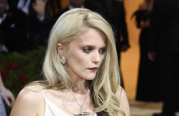 'Difficult' Sky Ferreira Frustrated Over Lack Of Music Release | Data ...