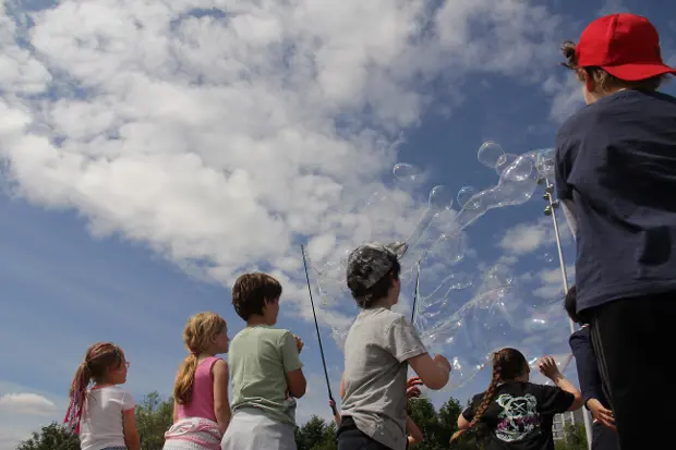 Belter Bubbles  The Giant Riverside Museum Bubble Event